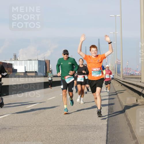 03.10.2025 - Köhlbrandbrückenlauf Jannik Wohlers http://msf.ph/oto/9072440 03.10.2025 09:50:07 Position 3 3812, 3496 meine-sportfotos.de