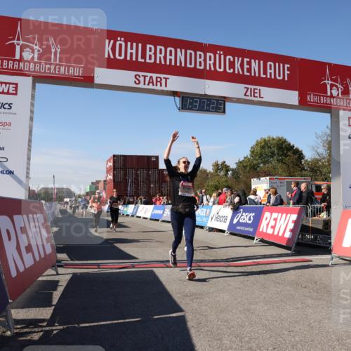 03.10.2025 - Köhlbrandbrückenlauf Lena Gebhardt http://msf.ph/oto/9072449 03.10.2025 13:37:24 Ziel 5143, 5190, 5241, 5554, 5576, 6000 meine-sportfotos.de