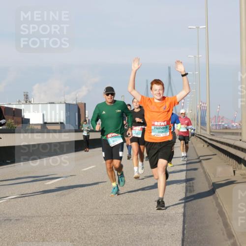 03.10.2025 - Köhlbrandbrückenlauf Jannik Wohlers http://msf.ph/oto/9072453 03.10.2025 09:50:07 Position 3 516, 3812, 3496 meine-sportfotos.de
