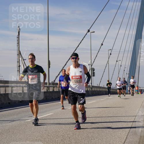 03.10.2025 - Köhlbrandbrückenlauf Michael Burmester http://msf.ph/oto/9072457 03.10.2025 12:37:37 Position 2 4126, 6718 meine-sportfotos.de