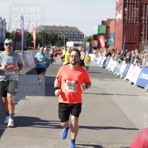 03.10.2025 - Köhlbrandbrückenlauf Jannik Wohlers http://msf.ph/oto/9072465 03.10.2025 13:15:42 Ziel 4210, 4399, 4421, 4577, 4604, 4678, 4704, 4797, 4803, 4871, 4885, 4958, 5768, 5800, 5801, 5942, 6112, 6536 meine-sportfotos.de