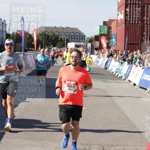 03.10.2025 - Köhlbrandbrückenlauf Jannik Wohlers http://msf.ph/oto/9072470 03.10.2025 13:15:42 Ziel 4210, 4399, 4421, 4577, 4604, 4678, 4704, 4797, 4803, 4871, 4885, 4958, 5768, 5800, 5801, 5942, 6112, 6536 meine-sportfotos.de