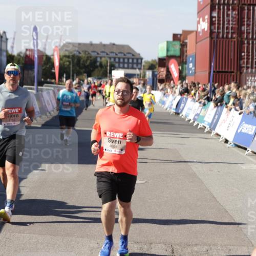 03.10.2025 - Köhlbrandbrückenlauf Jannik Wohlers http://msf.ph/oto/9072472 03.10.2025 13:15:43 Ziel 4210, 4399, 4421, 4577, 4604, 4678, 4704, 4797, 4803, 4871, 4885, 5768, 5800, 5801, 5942, 6112, 6536 meine-sportfotos.de