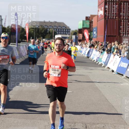 03.10.2025 - Köhlbrandbrückenlauf Jannik Wohlers http://msf.ph/oto/9072474 03.10.2025 13:15:43 Ziel 4210, 4399, 4421, 4577, 4604, 4678, 4704, 4797, 4803, 4871, 4885, 5768, 5800, 5801, 5942, 6112, 6536 meine-sportfotos.de