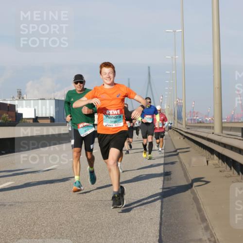 03.10.2025 - Köhlbrandbrückenlauf Jannik Wohlers http://msf.ph/oto/9072483 03.10.2025 09:50:08 Position 3 3812, 3496 meine-sportfotos.de