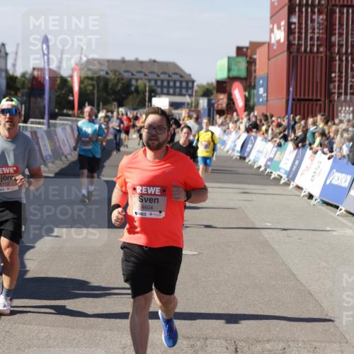 03.10.2025 - Köhlbrandbrückenlauf Jannik Wohlers http://msf.ph/oto/9072488 03.10.2025 13:15:43 Ziel 4210, 4399, 4421, 4577, 4604, 4678, 4704, 4797, 4803, 4871, 4885, 5768, 5800, 5801, 5942, 6112, 6536 meine-sportfotos.de