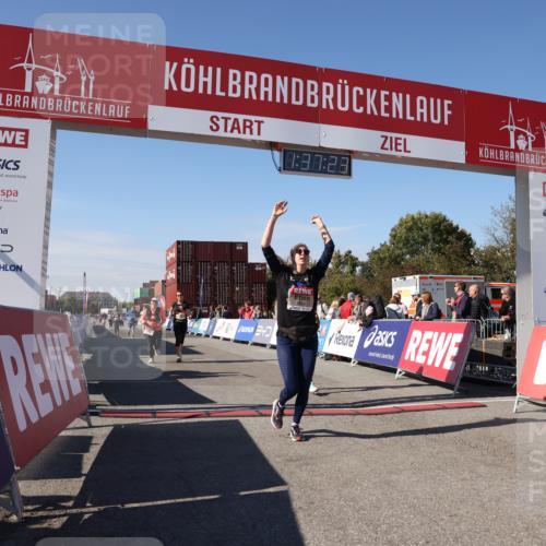 03.10.2025 - Köhlbrandbrückenlauf Lena Gebhardt http://msf.ph/oto/9072490 03.10.2025 13:37:24 Ziel 5143, 5190, 5241, 5554, 5576, 6000 meine-sportfotos.de