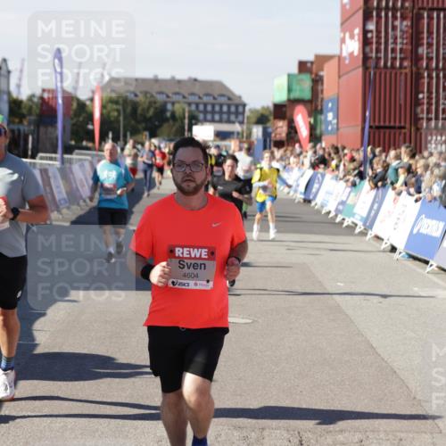 03.10.2025 - Köhlbrandbrückenlauf Jannik Wohlers http://msf.ph/oto/9072512 03.10.2025 13:15:43 Ziel 4210, 4399, 4421, 4577, 4604, 4678, 4704, 4797, 4803, 4871, 4885, 5768, 5800, 5801, 5942, 6112, 6536 meine-sportfotos.de