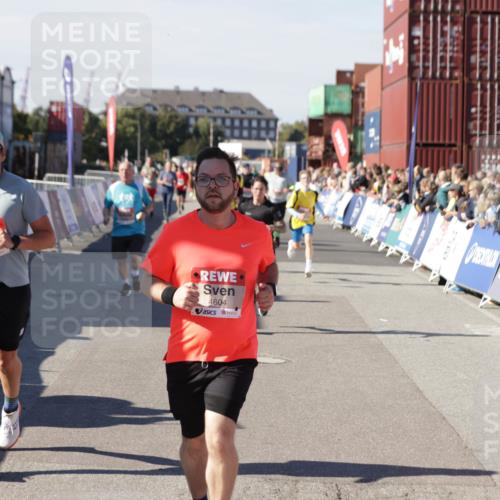03.10.2025 - Köhlbrandbrückenlauf Jannik Wohlers http://msf.ph/oto/9072517 03.10.2025 13:15:43 Ziel 4210, 4399, 4421, 4577, 4604, 4678, 4704, 4797, 4803, 4871, 4885, 5768, 5800, 5801, 5942, 6112, 6536 meine-sportfotos.de