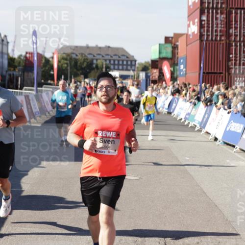 03.10.2025 - Köhlbrandbrückenlauf Jannik Wohlers http://msf.ph/oto/9072521 03.10.2025 13:15:43 Ziel 4210, 4399, 4421, 4577, 4604, 4678, 4704, 4797, 4803, 4871, 4885, 5768, 5800, 5801, 5942, 6112, 6536 meine-sportfotos.de