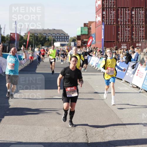 03.10.2025 - Köhlbrandbrückenlauf Jannik Wohlers http://msf.ph/oto/9072538 03.10.2025 13:15:45 Ziel 4210, 4399, 4421, 4577, 4604, 4678, 4704, 4803, 4885, 5768, 5800, 5801, 5942, 6112, 6301, 6445, 6536 meine-sportfotos.de