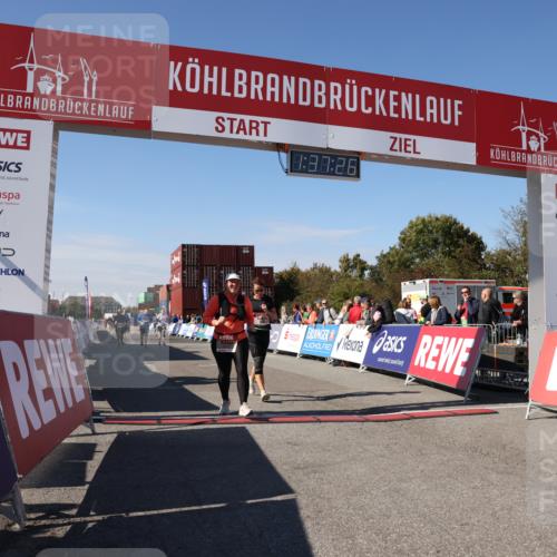 03.10.2025 - Köhlbrandbrückenlauf Lena Gebhardt http://msf.ph/oto/9072541 03.10.2025 13:37:26 Ziel 5143, 5190, 5241, 5550, 5551, 5554, 6000, 6133 meine-sportfotos.de