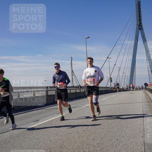 03.10.2025 - Köhlbrandbrückenlauf Michael Burmester http://msf.ph/oto/9072552 03.10.2025 12:37:48 Position 2 4251 meine-sportfotos.de