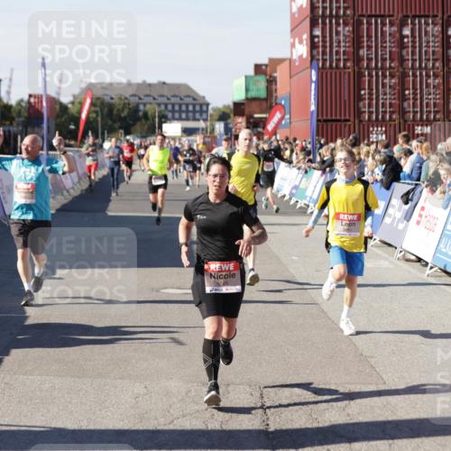 03.10.2025 - Köhlbrandbrückenlauf Jannik Wohlers http://msf.ph/oto/9072566 03.10.2025 13:15:46 Ziel 4210, 4399, 4421, 4577, 4604, 4678, 4704, 4803, 4885, 5768, 5800, 5801, 5879, 5942, 6112, 6301, 6445, 6536 meine-sportfotos.de