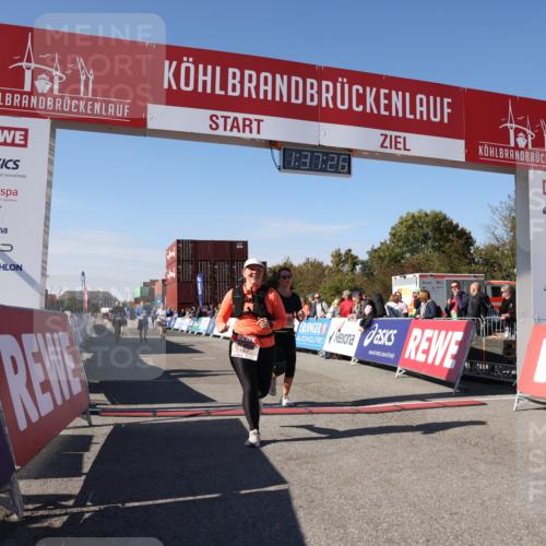 03.10.2025 - Köhlbrandbrückenlauf Lena Gebhardt http://msf.ph/oto/9072567 03.10.2025 13:37:27 Ziel 5143, 5190, 5241, 5550, 5551, 5554, 6000, 6133 meine-sportfotos.de