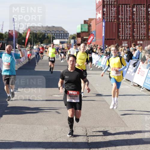 03.10.2025 - Köhlbrandbrückenlauf Jannik Wohlers http://msf.ph/oto/9072577 03.10.2025 13:15:46 Ziel 4210, 4399, 4421, 4577, 4604, 4678, 4704, 4803, 4885, 5768, 5800, 5801, 5879, 5942, 6112, 6301, 6445, 6536 meine-sportfotos.de
