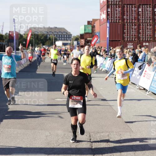 03.10.2025 - Köhlbrandbrückenlauf Jannik Wohlers http://msf.ph/oto/9072581 03.10.2025 13:15:46 Ziel 4210, 4399, 4421, 4577, 4604, 4678, 4704, 4803, 4885, 5768, 5800, 5801, 5879, 5942, 6112, 6301, 6445, 6536 meine-sportfotos.de