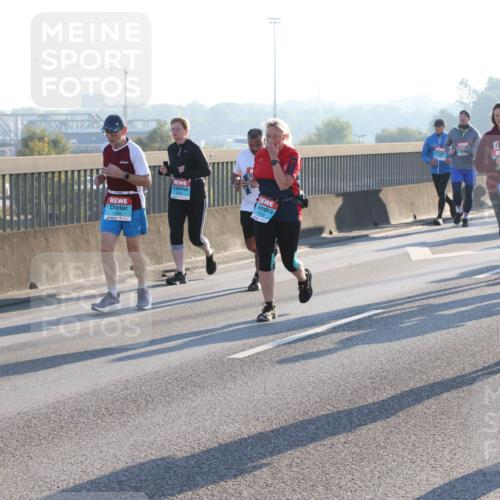 03.10.2025 - Köhlbrandbrückenlauf Lena Gebhardt http://msf.ph/oto/9072582 03.10.2025 09:24:51 Position 1 1984, 3159, 2315 meine-sportfotos.de