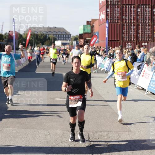 03.10.2025 - Köhlbrandbrückenlauf Jannik Wohlers http://msf.ph/oto/9072586 03.10.2025 13:15:46 Ziel 4210, 4399, 4421, 4577, 4604, 4678, 4704, 4803, 4885, 5768, 5800, 5801, 5879, 5942, 6112, 6301, 6445, 6536 meine-sportfotos.de