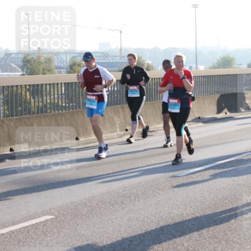 03.10.2025 - Köhlbrandbrückenlauf Lena Gebhardt http://msf.ph/oto/9072591 03.10.2025 09:24:51 Position 1 2413, 2315 meine-sportfotos.de