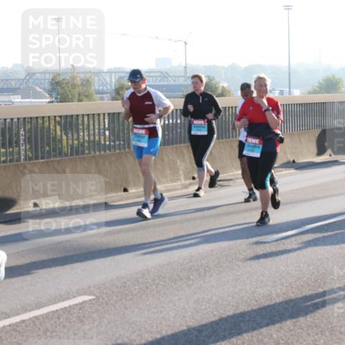 03.10.2025 - Köhlbrandbrückenlauf Lena Gebhardt http://msf.ph/oto/9072600 03.10.2025 09:24:51 Position 1  meine-sportfotos.de