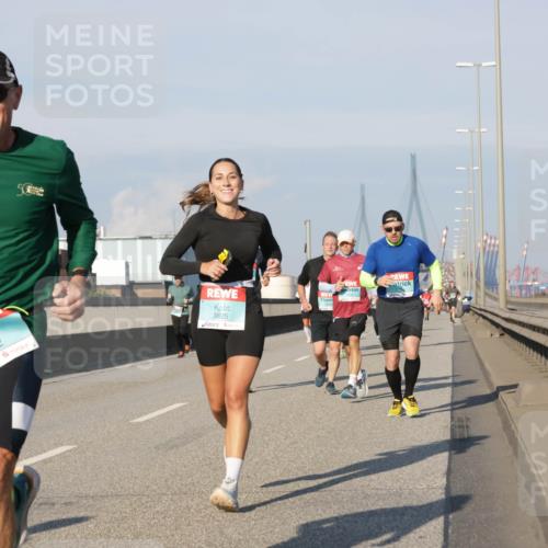 03.10.2025 - Köhlbrandbrückenlauf Jannik Wohlers http://msf.ph/oto/9072605 03.10.2025 09:50:09 Position 3 5, 3825, 3812 meine-sportfotos.de