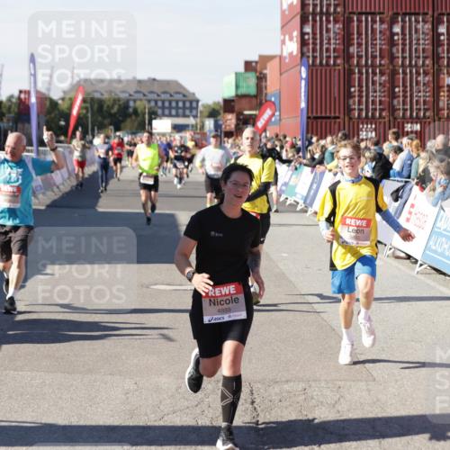 03.10.2025 - Köhlbrandbrückenlauf Jannik Wohlers http://msf.ph/oto/9072613 03.10.2025 13:15:46 Ziel 4210, 4399, 4421, 4577, 4604, 4678, 4704, 4803, 4885, 5768, 5800, 5801, 5879, 5942, 6112, 6301, 6445, 6536 meine-sportfotos.de