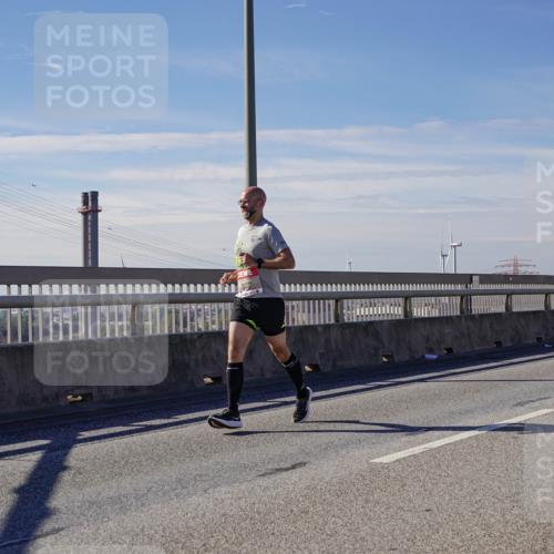 03.10.2025 - Köhlbrandbrückenlauf Michael Burmester http://msf.ph/oto/9072615 03.10.2025 12:37:57 Position 2  meine-sportfotos.de