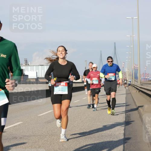 03.10.2025 - Köhlbrandbrückenlauf Jannik Wohlers http://msf.ph/oto/9072620 03.10.2025 09:50:10 Position 3 5, 3812, 3825 meine-sportfotos.de