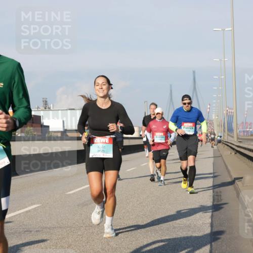 03.10.2025 - Köhlbrandbrückenlauf Jannik Wohlers http://msf.ph/oto/9072626 03.10.2025 09:50:10 Position 3 5, 3812, 3825 meine-sportfotos.de