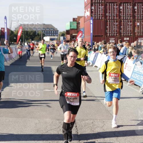 03.10.2025 - Köhlbrandbrückenlauf Jannik Wohlers http://msf.ph/oto/9072630 03.10.2025 13:15:46 Ziel 4210, 4399, 4421, 4577, 4604, 4678, 4704, 4803, 4885, 5768, 5800, 5801, 5879, 5942, 6112, 6301, 6445, 6536 meine-sportfotos.de