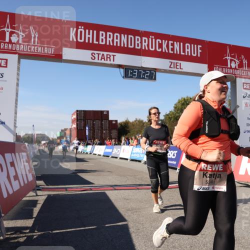 03.10.2025 - Köhlbrandbrückenlauf Lena Gebhardt http://msf.ph/oto/9072632 03.10.2025 13:37:28 Ziel 5190, 5241, 5550, 5551, 5554, 6000, 6133 meine-sportfotos.de