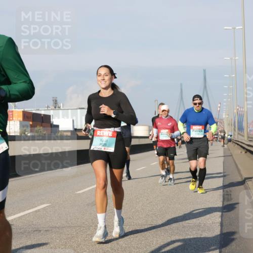 03.10.2025 - Köhlbrandbrückenlauf Jannik Wohlers http://msf.ph/oto/9072644 03.10.2025 09:50:10 Position 3 50, 3812, 3825 meine-sportfotos.de