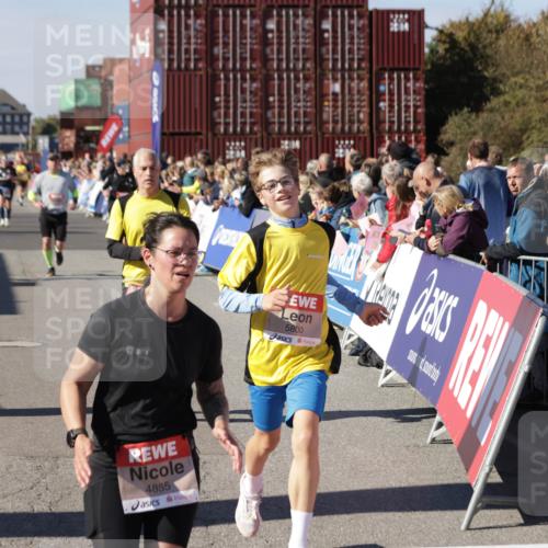 03.10.2025 - Köhlbrandbrückenlauf Jannik Wohlers http://msf.ph/oto/9072645 03.10.2025 13:15:47 Ziel 4210, 4399, 4421, 4604, 4678, 4803, 4885, 5768, 5800, 5801, 5879, 5942, 6112, 6301, 6445, 6536 meine-sportfotos.de