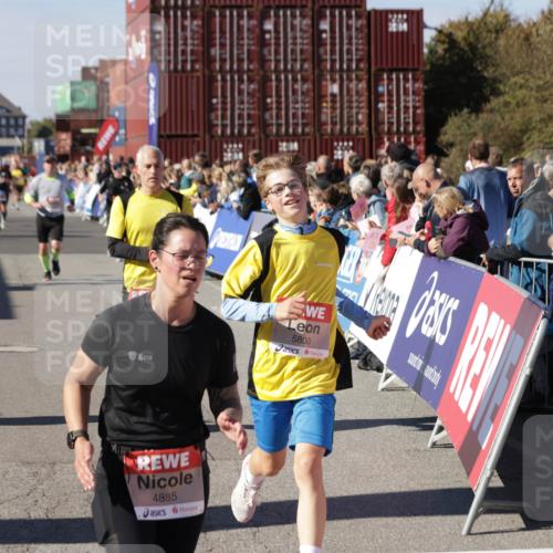 03.10.2025 - Köhlbrandbrückenlauf Jannik Wohlers http://msf.ph/oto/9072649 03.10.2025 13:15:47 Ziel 4210, 4399, 4421, 4604, 4678, 4803, 4885, 5768, 5800, 5801, 5879, 5942, 6112, 6301, 6445, 6536 meine-sportfotos.de