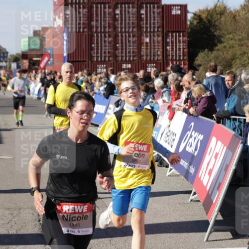 03.10.2025 - Köhlbrandbrückenlauf Jannik Wohlers http://msf.ph/oto/9072658 03.10.2025 13:15:47 Ziel 4210, 4399, 4421, 4604, 4678, 4803, 4885, 5768, 5800, 5801, 5879, 5942, 6112, 6301, 6445, 6536 meine-sportfotos.de