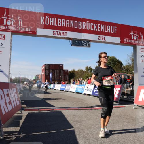 03.10.2025 - Köhlbrandbrückenlauf Lena Gebhardt http://msf.ph/oto/9072667 03.10.2025 13:37:28 Ziel 5190, 5241, 5550, 5551, 5554, 6000, 6133 meine-sportfotos.de