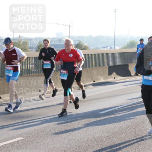 03.10.2025 - Köhlbrandbrückenlauf Lena Gebhardt http://msf.ph/oto/9072672 03.10.2025 09:24:52 Position 1  meine-sportfotos.de