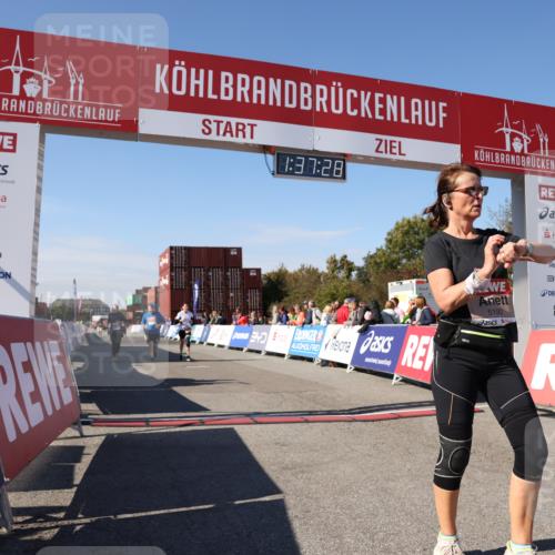 03.10.2025 - Köhlbrandbrückenlauf Lena Gebhardt http://msf.ph/oto/9072677 03.10.2025 13:37:29 Ziel 5190, 5241, 5550, 5551, 5554, 6000, 6133 meine-sportfotos.de