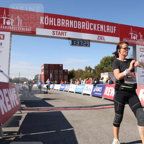 03.10.2025 - Köhlbrandbrückenlauf Lena Gebhardt http://msf.ph/oto/9072694 03.10.2025 13:37:29 Ziel 5190, 5241, 5550, 5551, 5554, 6000, 6133 meine-sportfotos.de