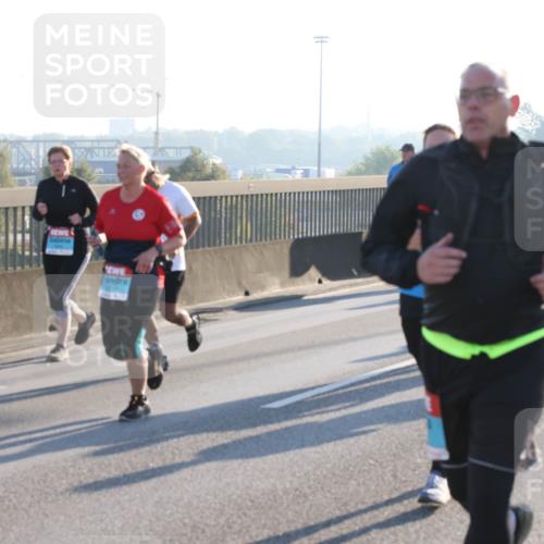 03.10.2025 - Köhlbrandbrückenlauf Lena Gebhardt http://msf.ph/oto/9072696 03.10.2025 09:24:52 Position 1  meine-sportfotos.de