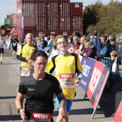 03.10.2025 - Köhlbrandbrückenlauf Jannik Wohlers http://msf.ph/oto/9072698 03.10.2025 13:15:47 Ziel 4210, 4399, 4421, 4604, 4678, 4803, 4885, 5768, 5800, 5801, 5879, 5942, 6112, 6301, 6445, 6536 meine-sportfotos.de