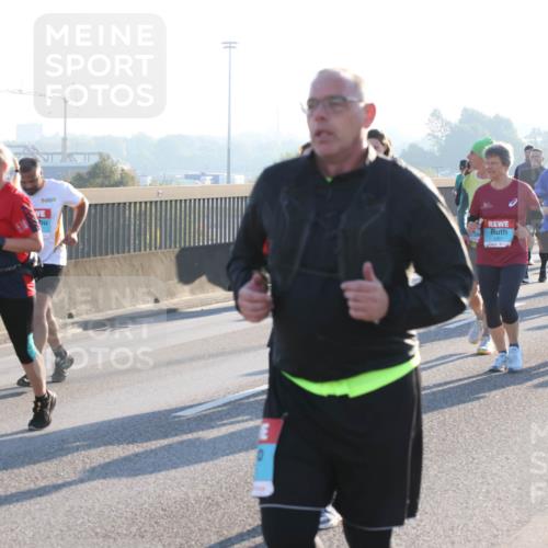 03.10.2025 - Köhlbrandbrückenlauf Lena Gebhardt http://msf.ph/oto/9072705 03.10.2025 09:24:52 Position 1 1097 meine-sportfotos.de