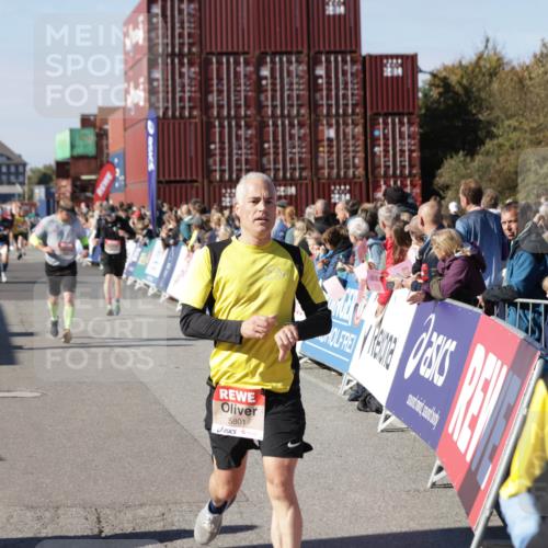 03.10.2025 - Köhlbrandbrückenlauf Jannik Wohlers http://msf.ph/oto/9072711 03.10.2025 13:15:48 Ziel 4210, 4421, 4604, 4677, 4803, 4885, 5768, 5800, 5801, 5879, 5942, 6112, 6301, 6445, 6536 meine-sportfotos.de