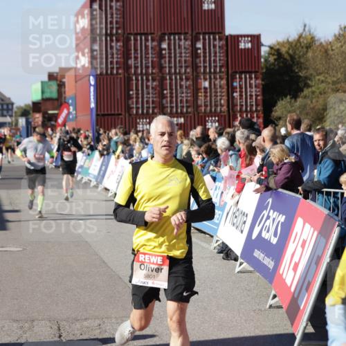 03.10.2025 - Köhlbrandbrückenlauf Jannik Wohlers http://msf.ph/oto/9072722 03.10.2025 13:15:48 Ziel 4210, 4421, 4604, 4677, 4803, 4885, 5768, 5800, 5801, 5879, 5942, 6112, 6301, 6445, 6536 meine-sportfotos.de