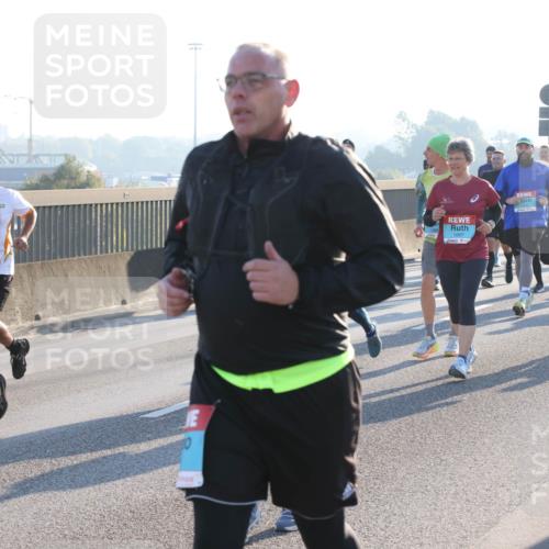 03.10.2025 - Köhlbrandbrückenlauf Lena Gebhardt http://msf.ph/oto/9072725 03.10.2025 09:24:53 Position 1 1950, 159 meine-sportfotos.de