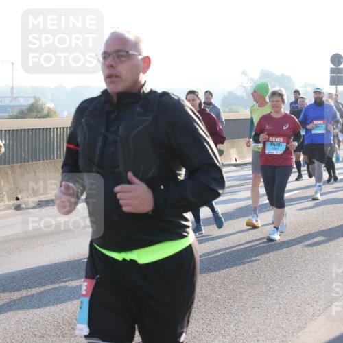 03.10.2025 - Köhlbrandbrückenlauf Lena Gebhardt http://msf.ph/oto/9072747 03.10.2025 09:24:53 Position 1 3159, 1097 meine-sportfotos.de