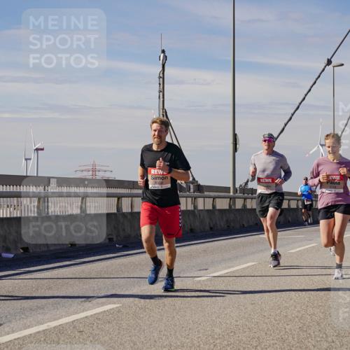 03.10.2025 - Köhlbrandbrückenlauf Michael Burmester http://msf.ph/oto/9072749 03.10.2025 12:38:08 Position 2 6329, 4148 meine-sportfotos.de