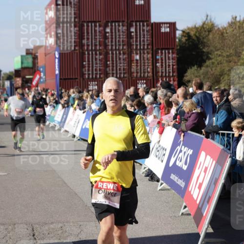 03.10.2025 - Köhlbrandbrückenlauf Jannik Wohlers http://msf.ph/oto/9072758 03.10.2025 13:15:48 Ziel 4210, 4421, 4604, 4677, 4803, 4885, 5768, 5800, 5801, 5879, 5942, 6112, 6301, 6445, 6536 meine-sportfotos.de