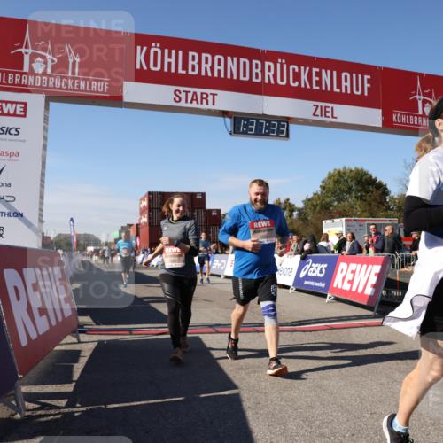 03.10.2025 - Köhlbrandbrückenlauf Lena Gebhardt http://msf.ph/oto/9072763 03.10.2025 13:37:34 Ziel 4611, 4863, 5190, 5241, 5550, 5551, 5756, 6133, 6402 meine-sportfotos.de